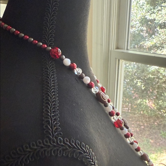 Bucks Red and White Beaded Necklace - Picture 4 of 9